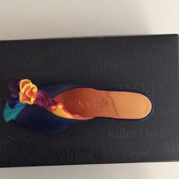 Just The Right Shoe Figurine - Picture 2 of 4
